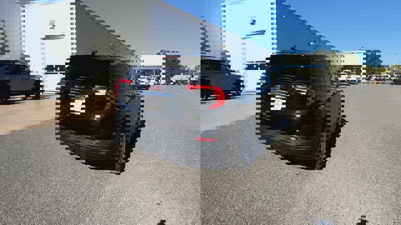 Used 2024 GMC Terrain SLE image 8