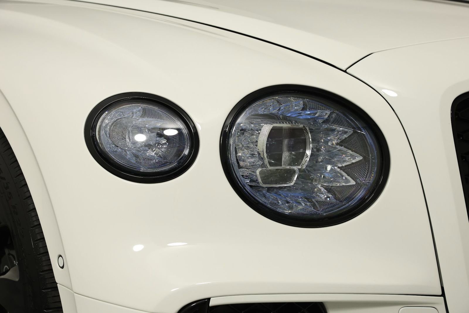 New 2025 Bentley Flying Spur Plug-In Hybrid image 13