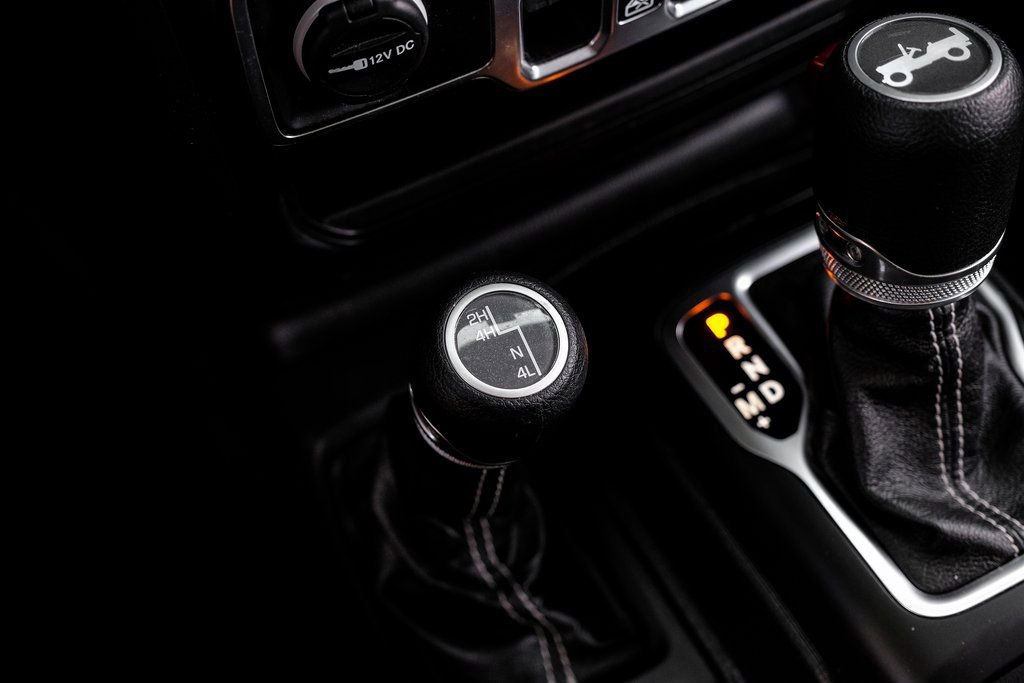 Used 2020 Jeep Wrangler Unlimited Sahara image 35