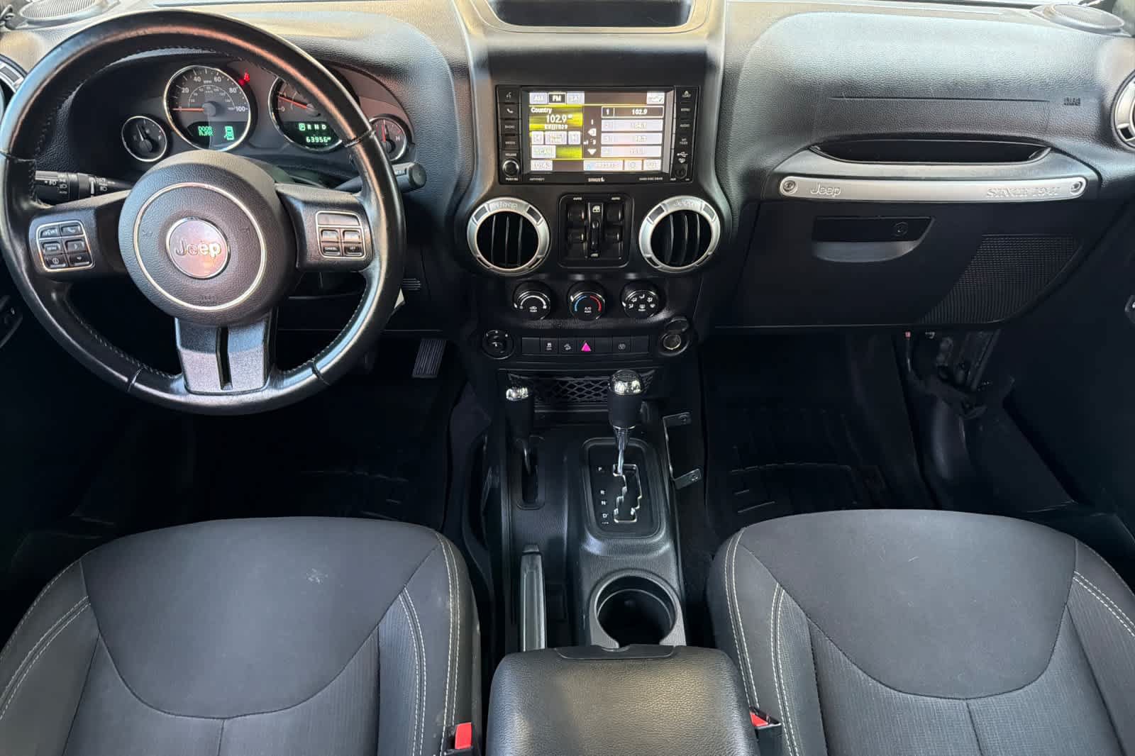 Used 2016 Jeep Wrangler Unlimited Sahara w/ Connectivity Group AWD/4WD image 3