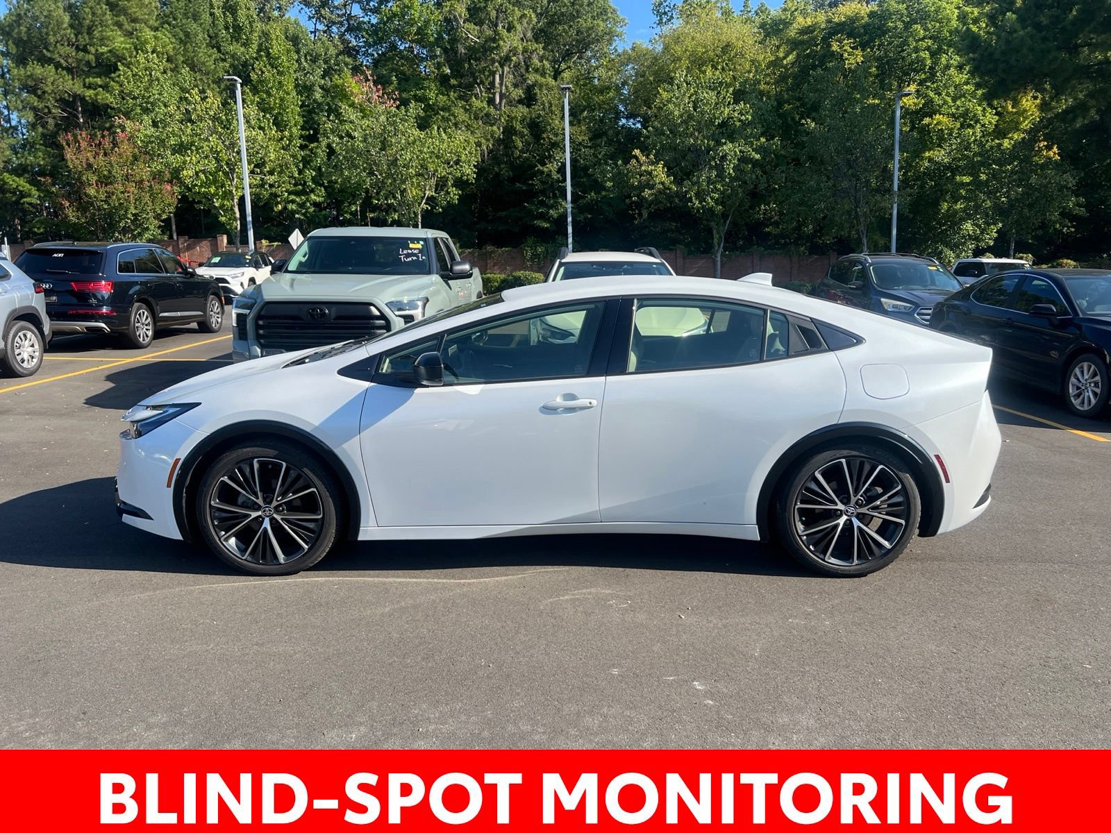 Used 2025 Toyota Prius XLE FWD image 7