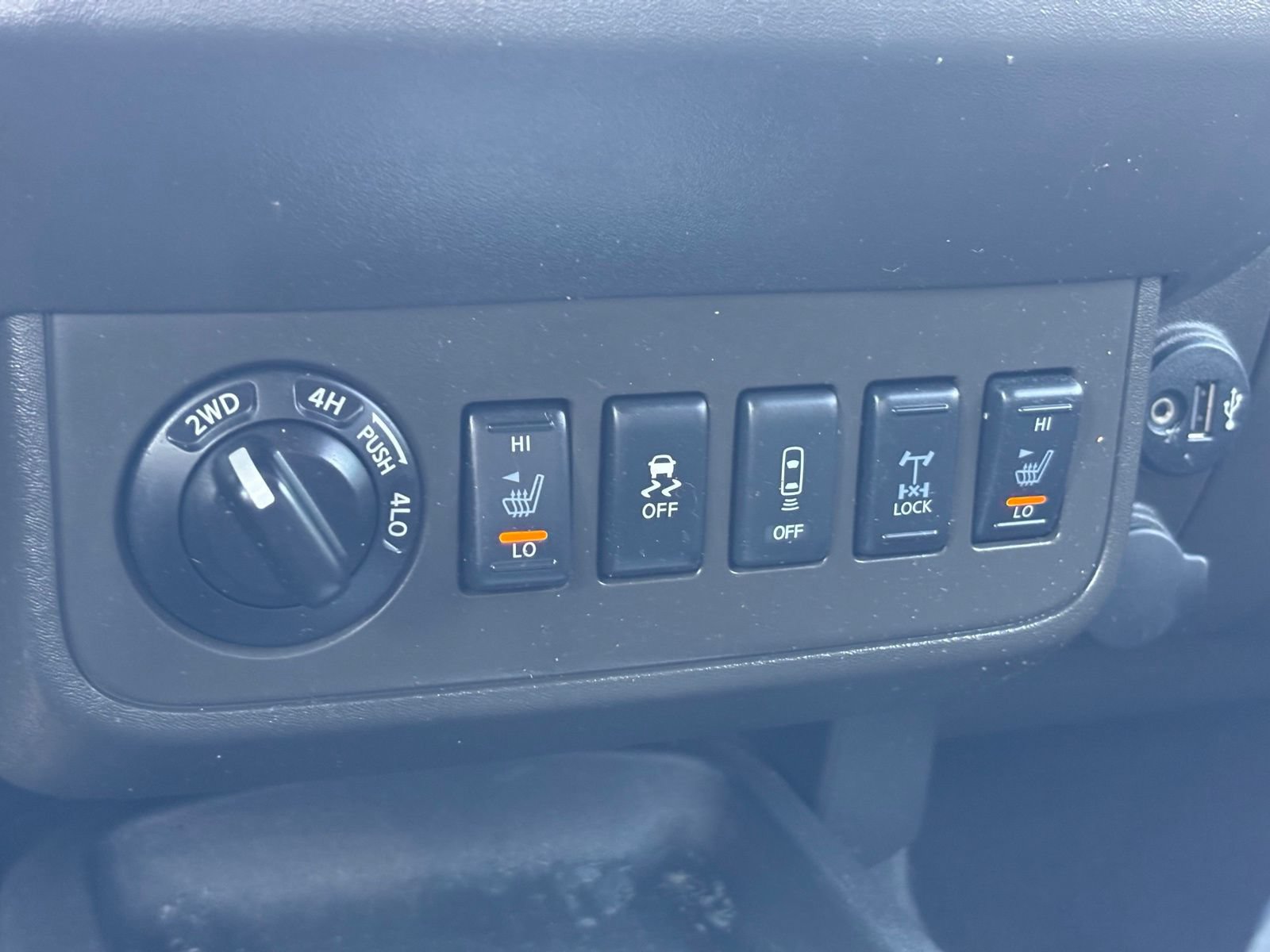 Used 2018 Nissan Frontier PRO-4X w/ Pro-4x Luxury Package AWD/4WD image 26