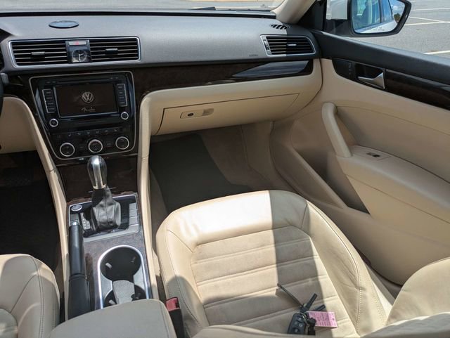 Used 2015 Volkswagen Passat TDI SEL Premium FWD image 17
