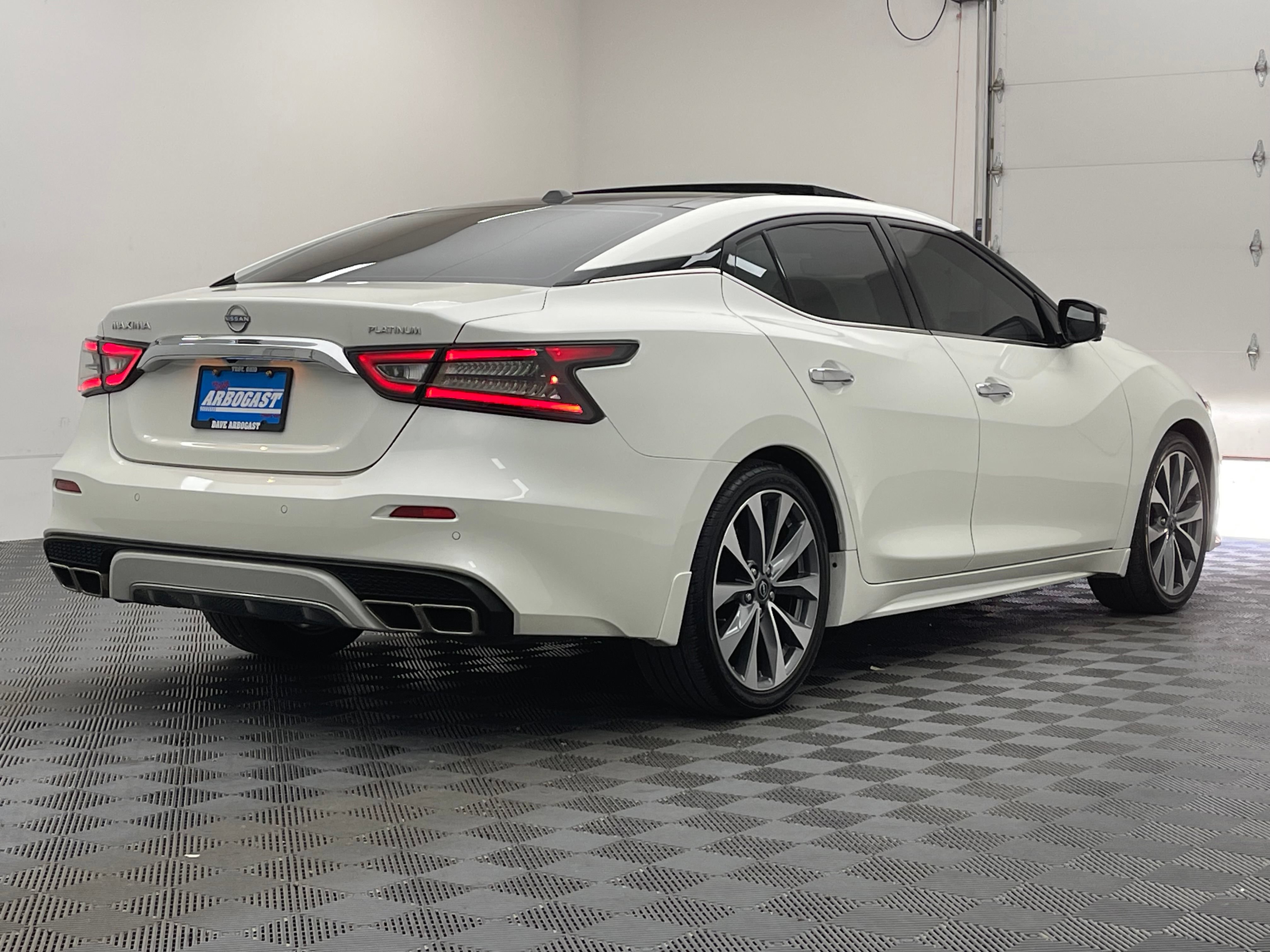 Used 2023 Nissan Maxima Platinum w/ Sport Mat Group FWD image 9