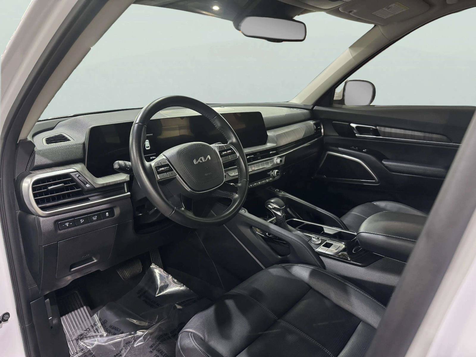 Used 2023 Kia Telluride EX w/ EX Captain's Chair Package FWD image 25