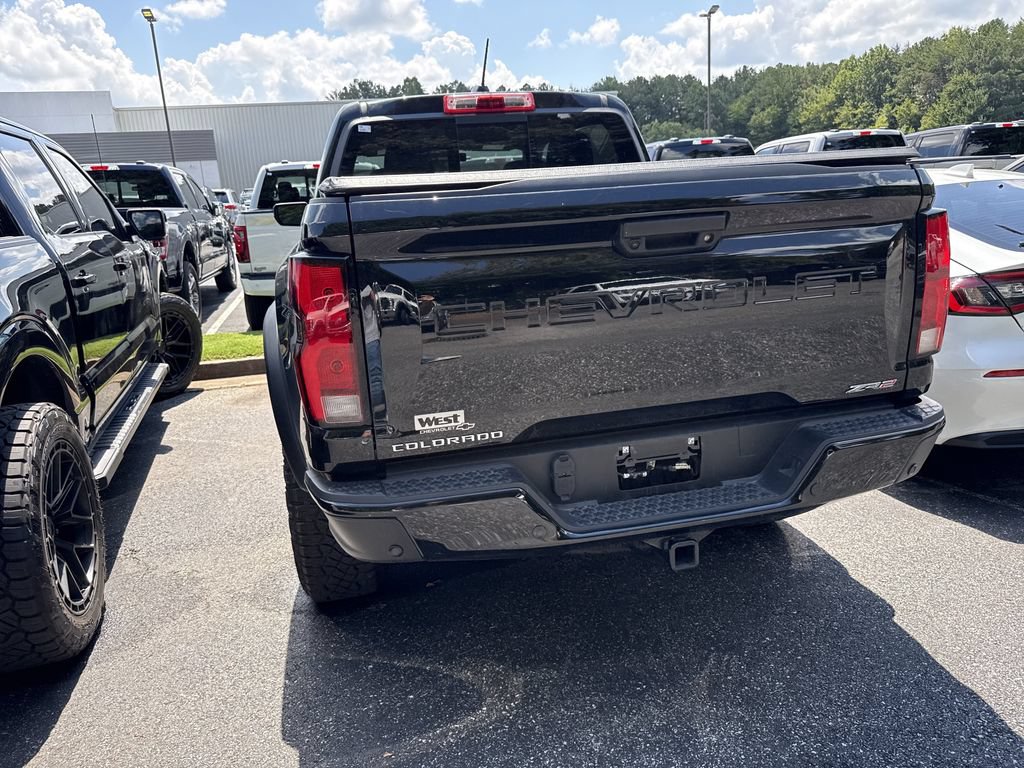 Used 2024 Chevrolet Colorado ZR2 w/ ZR2 Convenience Package III AWD/4WD image 17