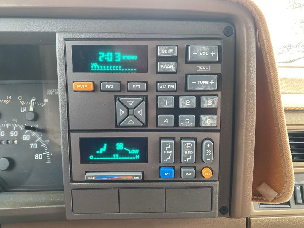 Used 1994 Chevrolet Suburban 2500 image 24