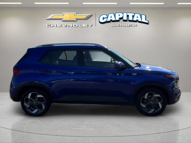 Used 2025 Hyundai Venue SEL FWD image 6