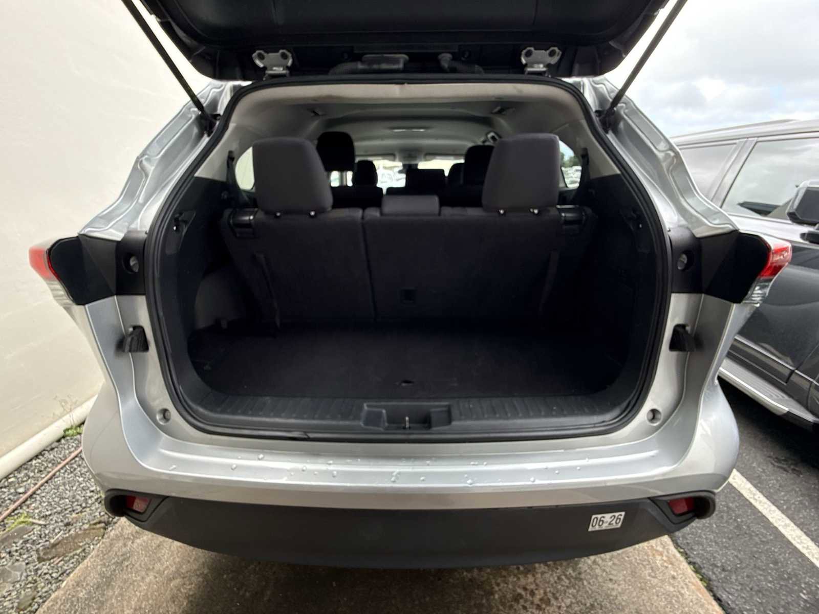 Used 2023 Toyota Highlander L FWD image 24
