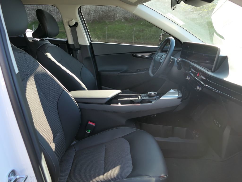 Used 2025 Kia EV6 Light image 25