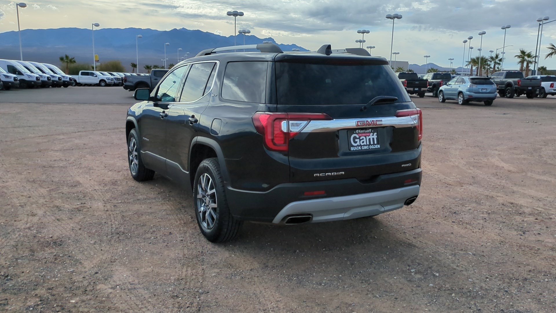 Used 2022 GMC Acadia SLT w/ Technology Package image 6