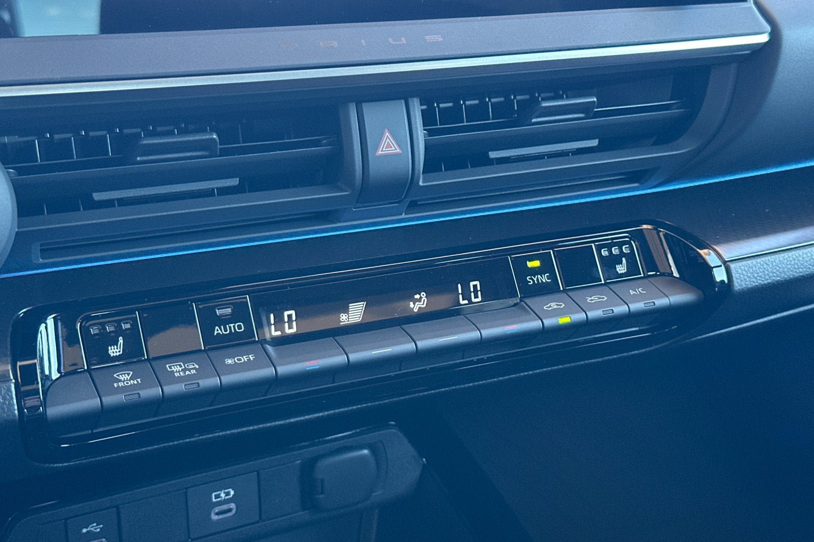 New 2027 Toyota Prius FWD image 24