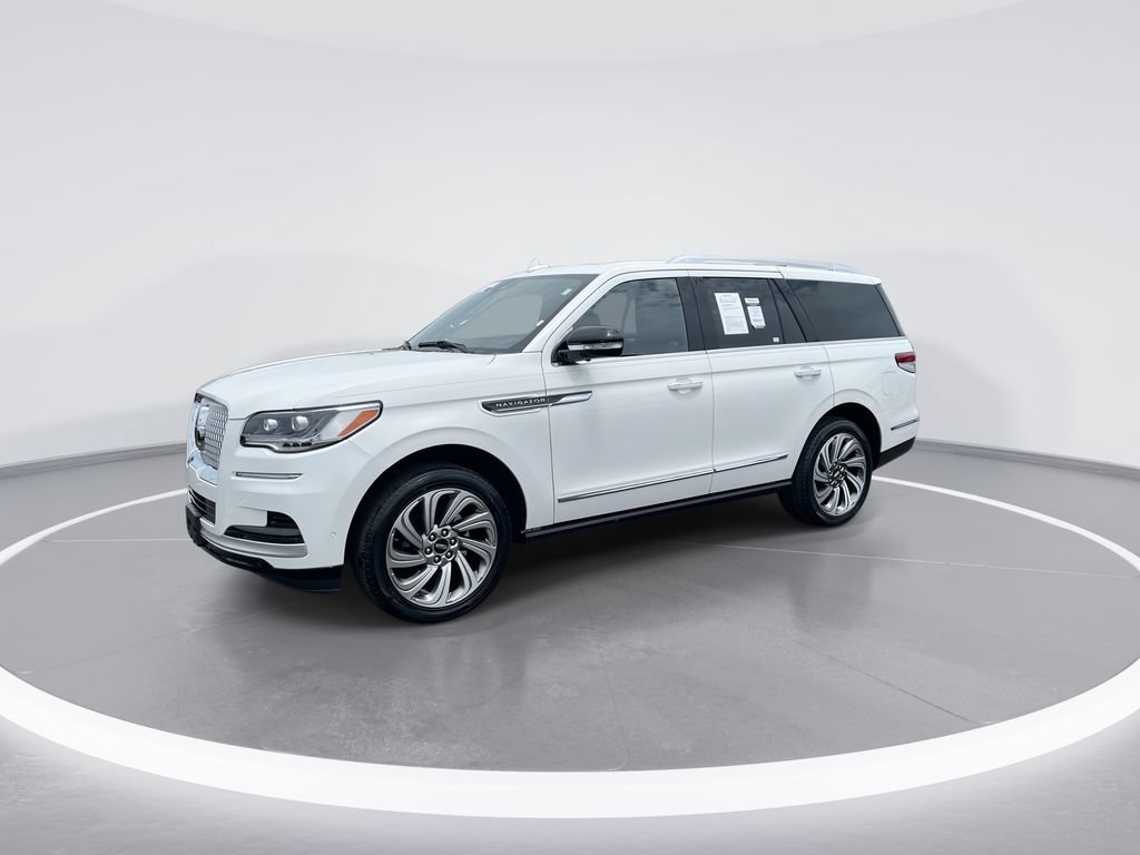 Used 2022 Lincoln Navigator Reserve AWD/4WD image 4