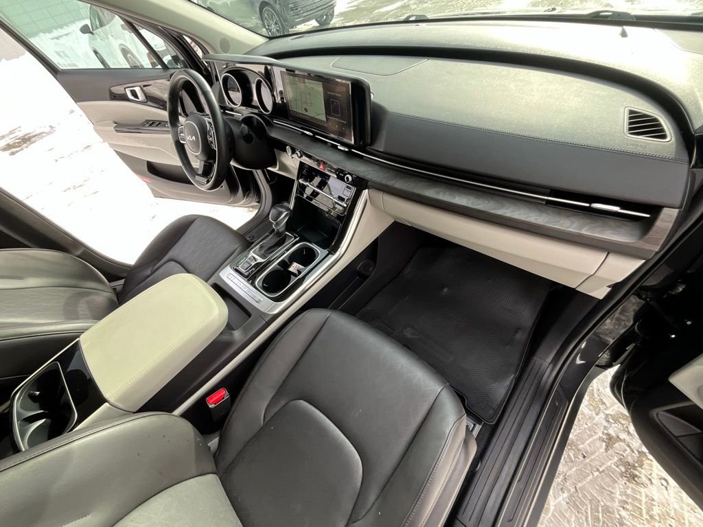 Used 2024 Kia Carnival EX image 33