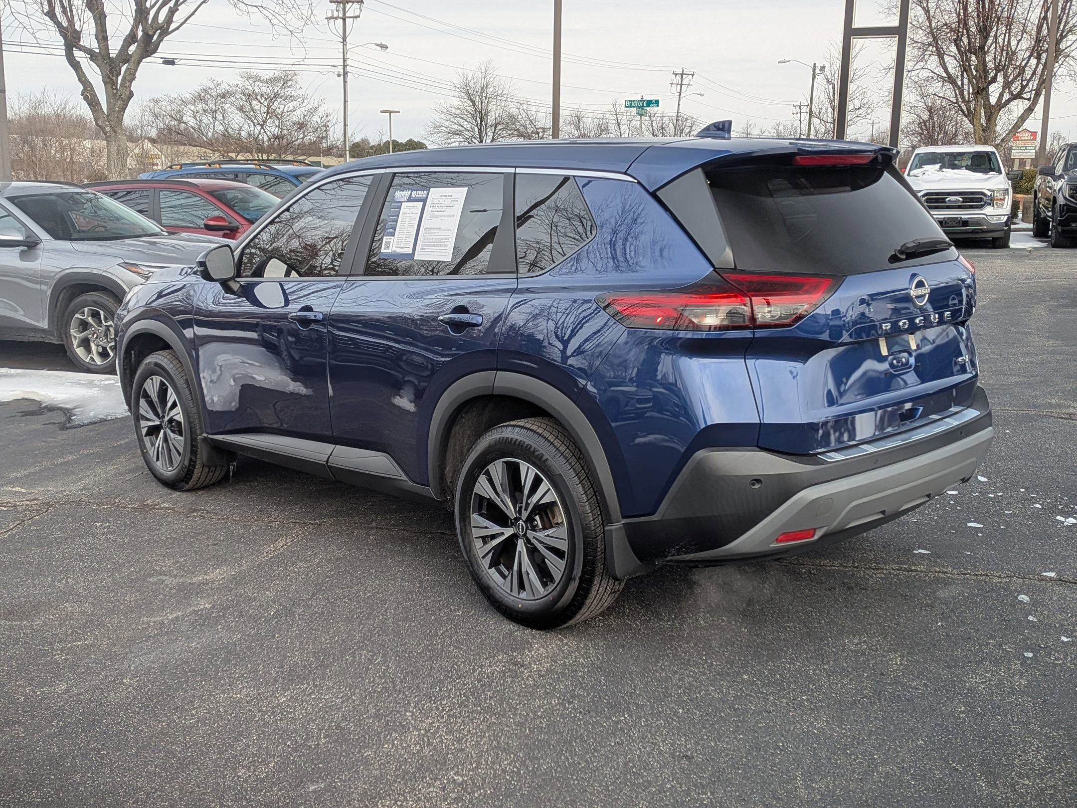 Used 2023 Nissan Rogue SV image 7