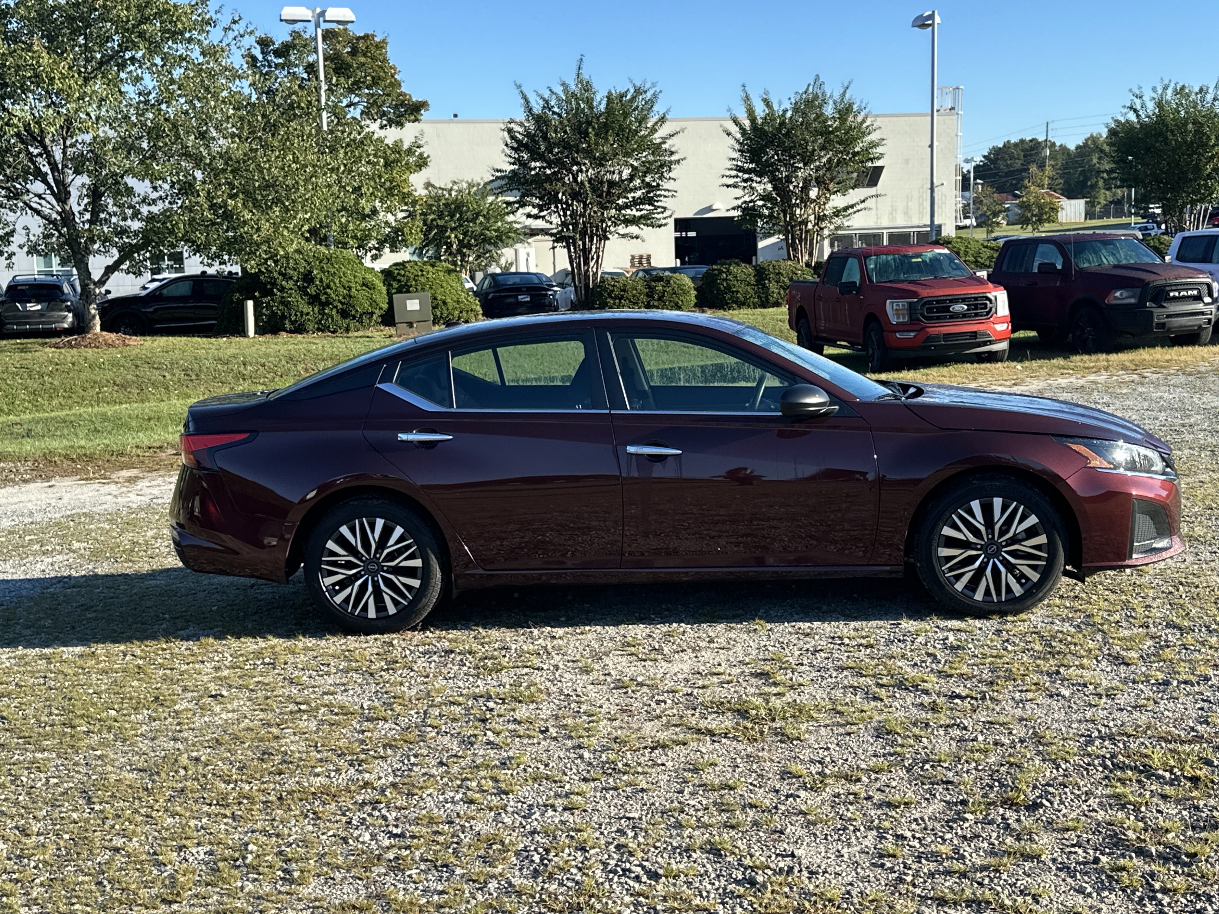 Used 2024 Nissan Altima 2.5 SV FWD image 4