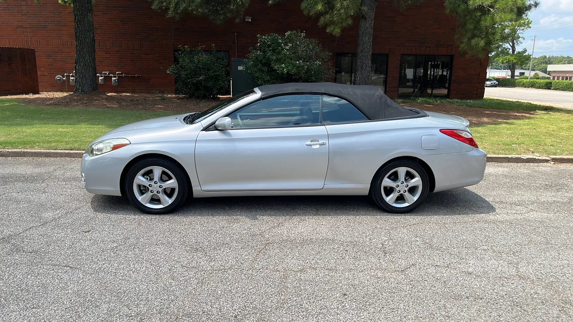 Used 2008 Toyota Solara SLE FWD image 2
