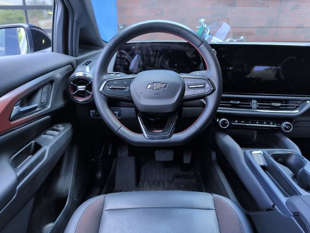 Used 2024 Chevrolet Equinox EV RS FWD image 2