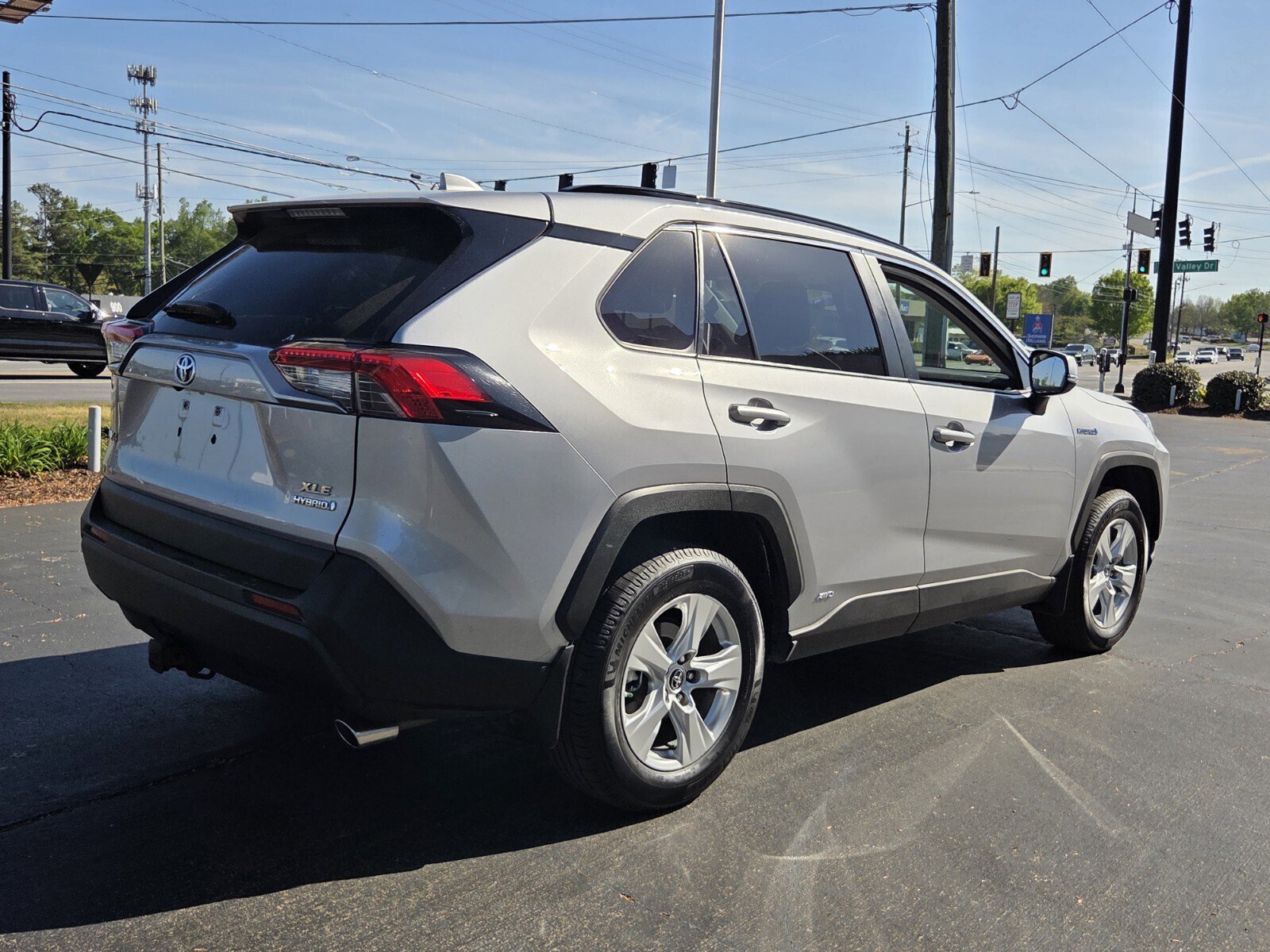 Used 2019 Toyota RAV4 XLE image 4