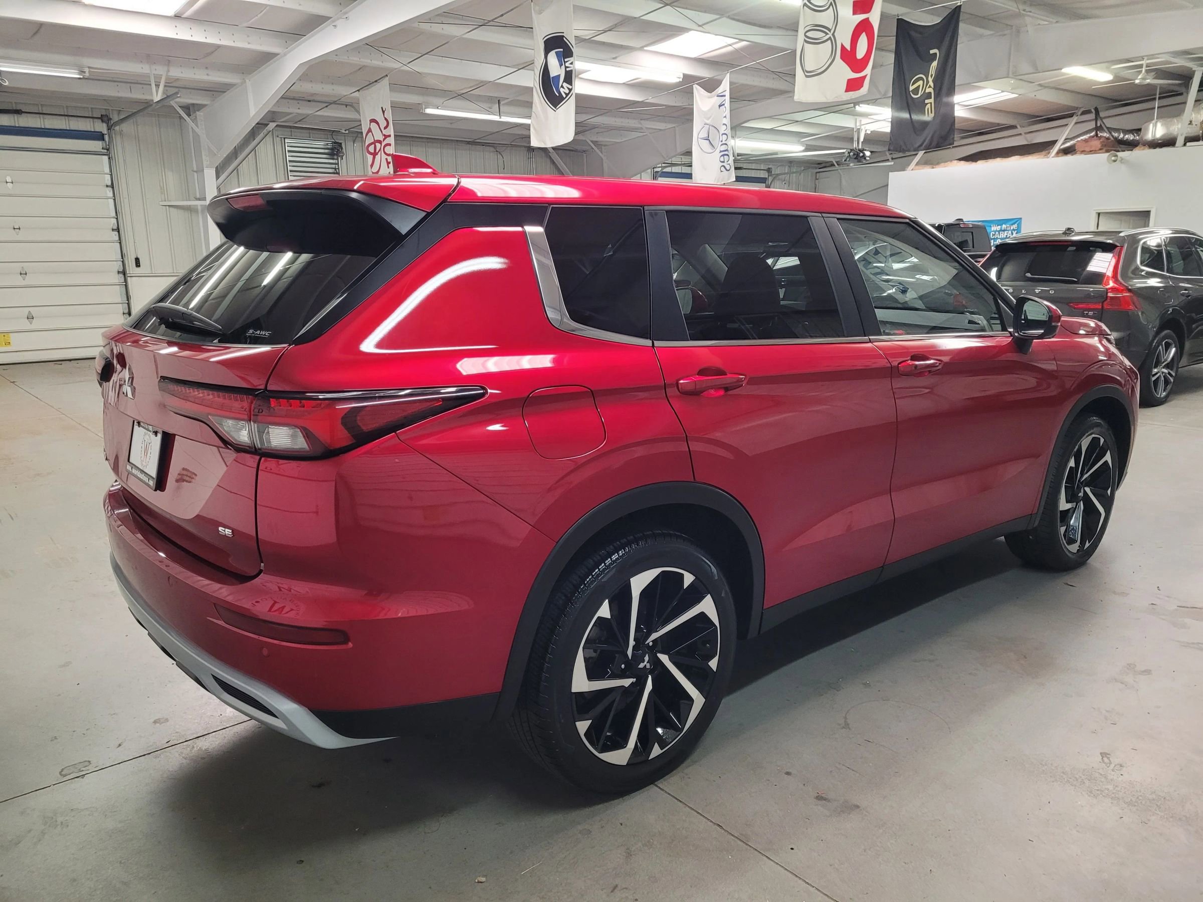 Used 2024 Mitsubishi Outlander SE Black Edition image 8