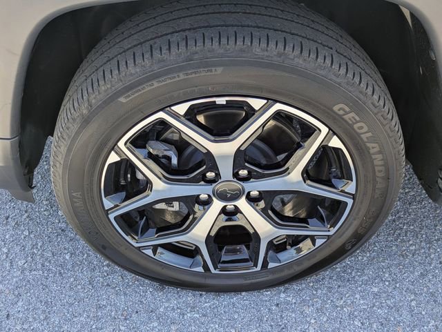 Used 2025 Jeep Compass Limited image 9