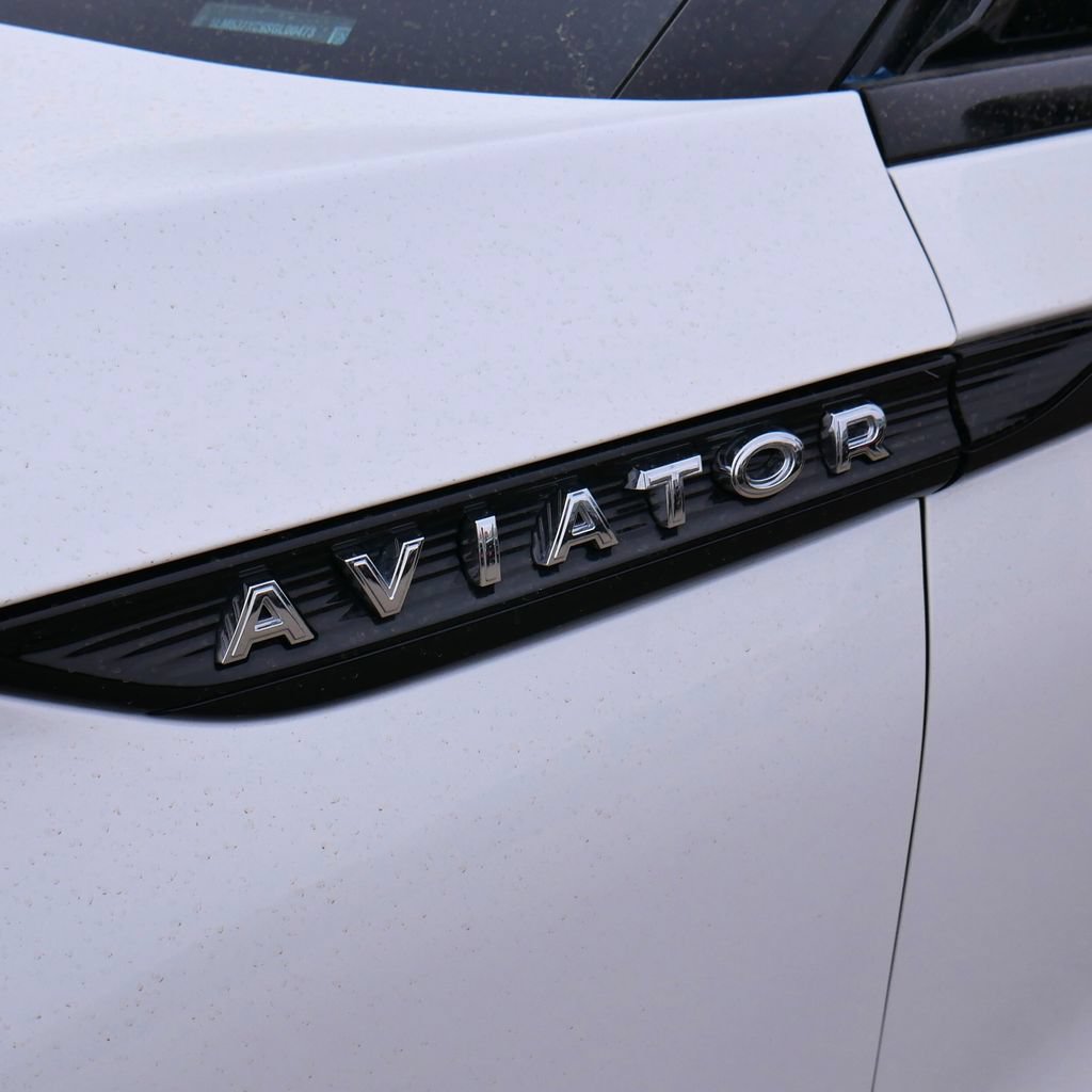 Used 2025 Lincoln Aviator Reserve w/ Jet Appearance Package AWD/4WD image 16