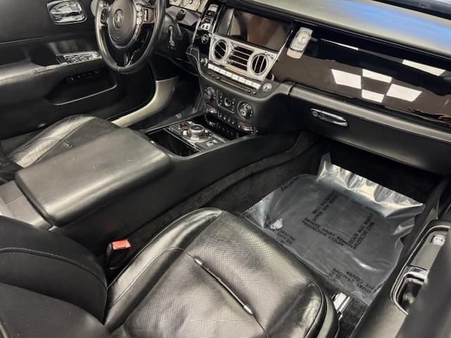 Used 2018 Rolls-Royce Dawn RWD image 17