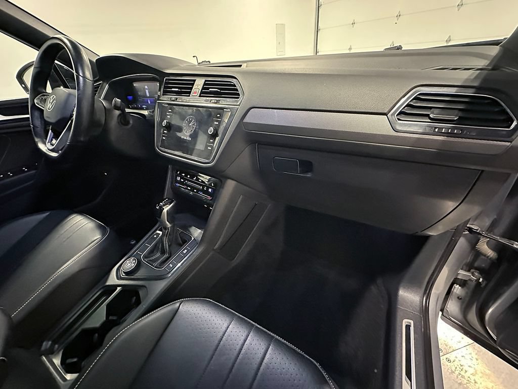 Used 2022 Volkswagen Tiguan SE R-Line AWD/4WD image 27