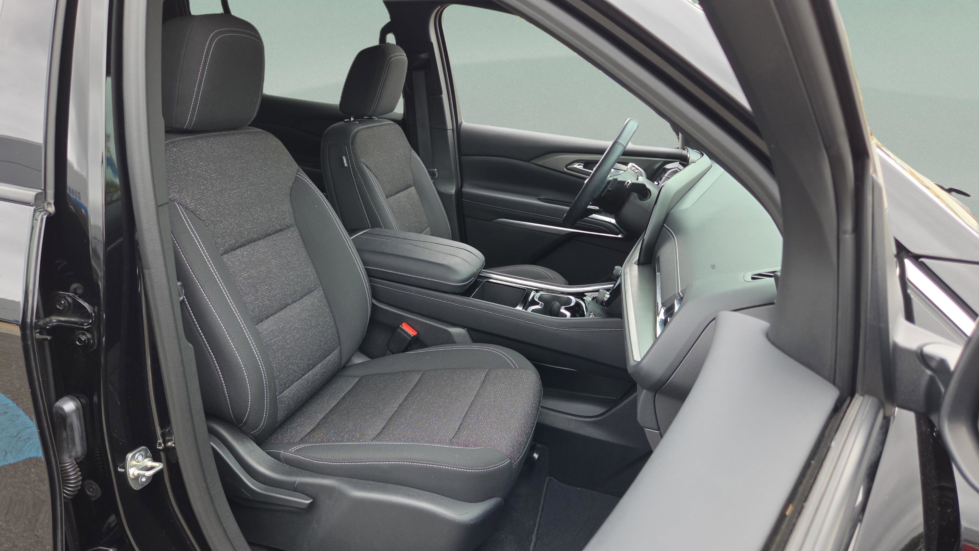 Used 2025 Chevrolet Traverse LT w/ Driver Confidence Package FWD image 15