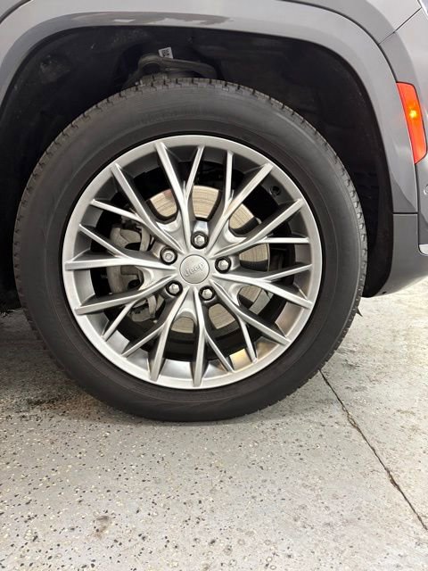 Used 2022 Jeep Grand Cherokee L Summit w/ Advanced Protech Group IV image 10