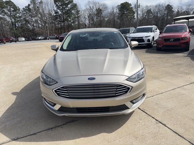 Used 2017 Ford Fusion SE w/ Equipment Group 201A image 2