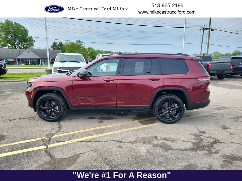 Used 2025 Jeep Grand Cherokee L Limited w/ Black Appearance Package AWD/4WD image 2