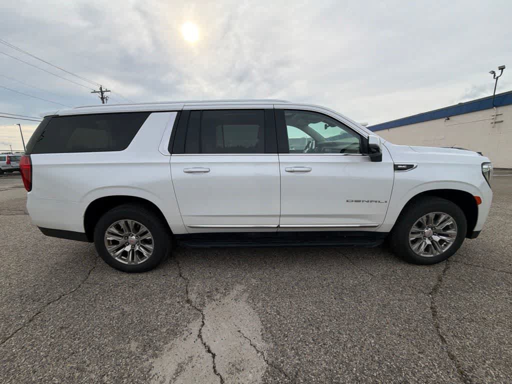 Used 2022 GMC Yukon XL Denali AWD/4WD image 4