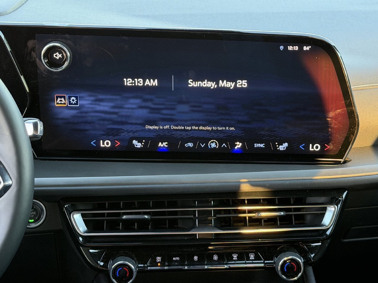 Used 2025 Chevrolet Traverse LT FWD image 15