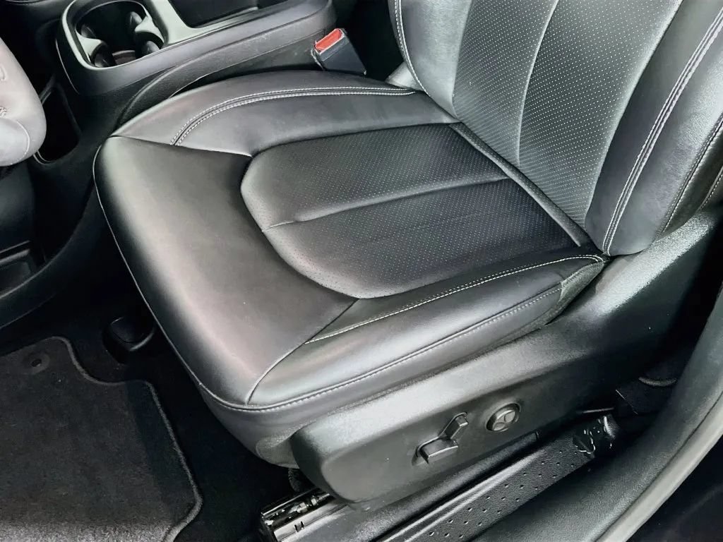 Used 2026 Chrysler Pacifica Select FWD image 19
