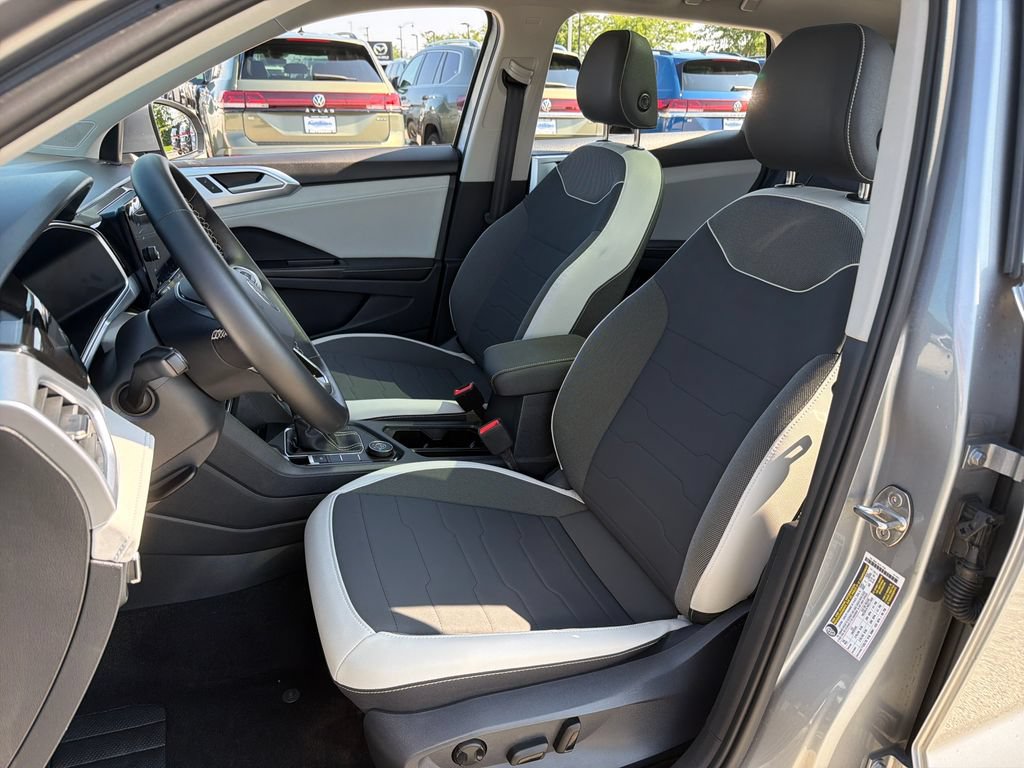 Certified 2025 Volkswagen Taos SE AWD/4WD image 7