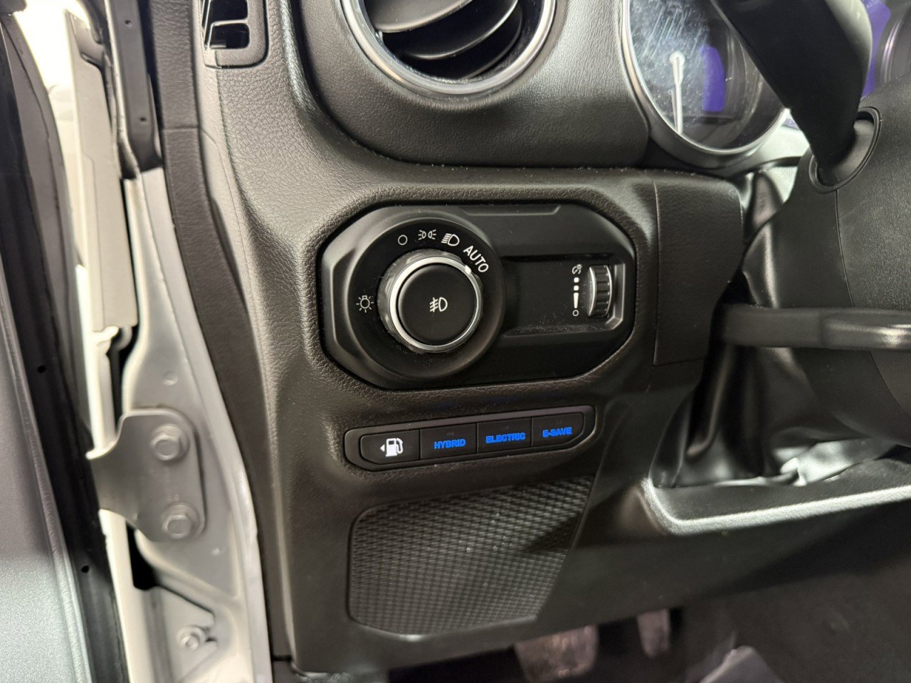 Used 2023 Jeep Wrangler Sahara w/ Cold Weather Group image 23