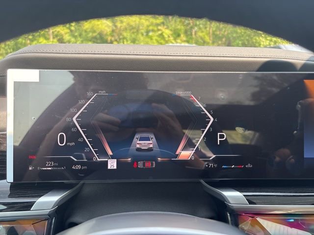 Used 2025 BMW 740i xDrive image 25