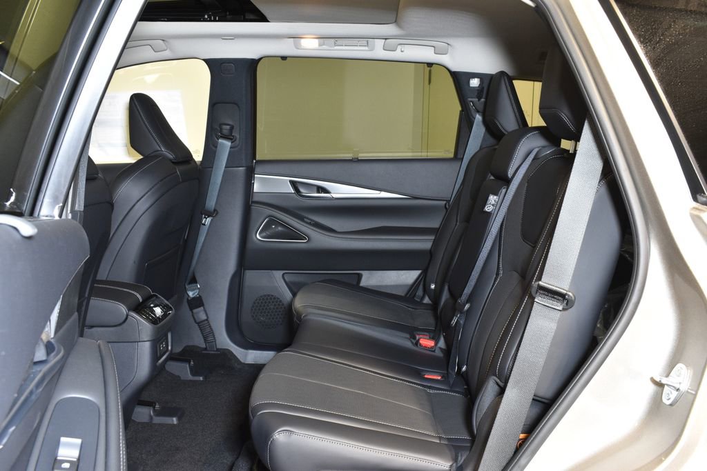 New 2026 INFINITI QX60 Luxe w/ Family Package image 30