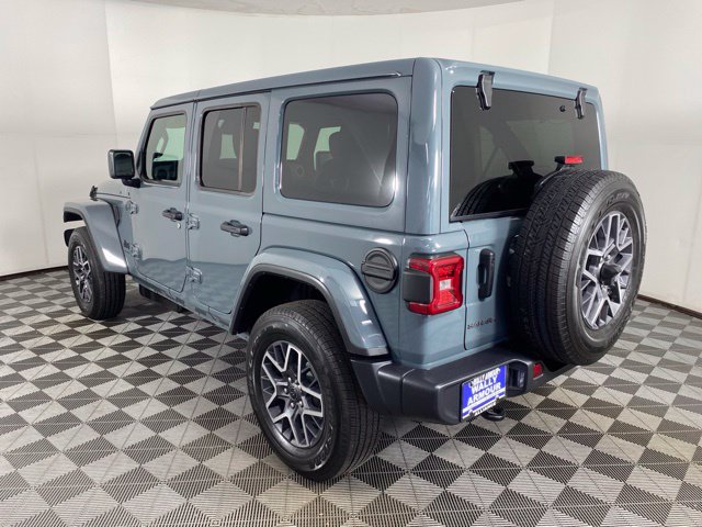 Used 2026 Jeep Wrangler Unlimited Sahara AWD/4WD image 10