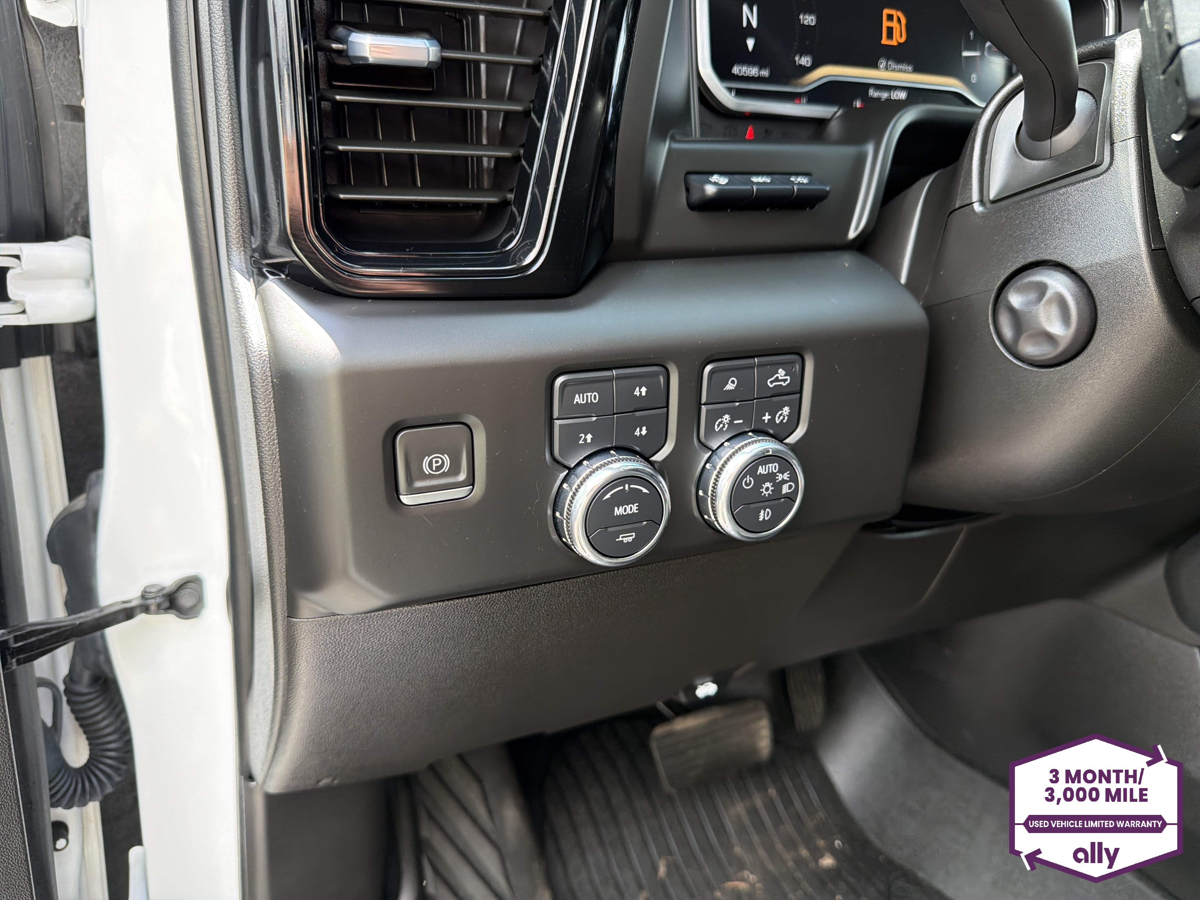Used 2023 GMC Sierra 1500 AT4 w/ Technology Package AWD/4WD image 15