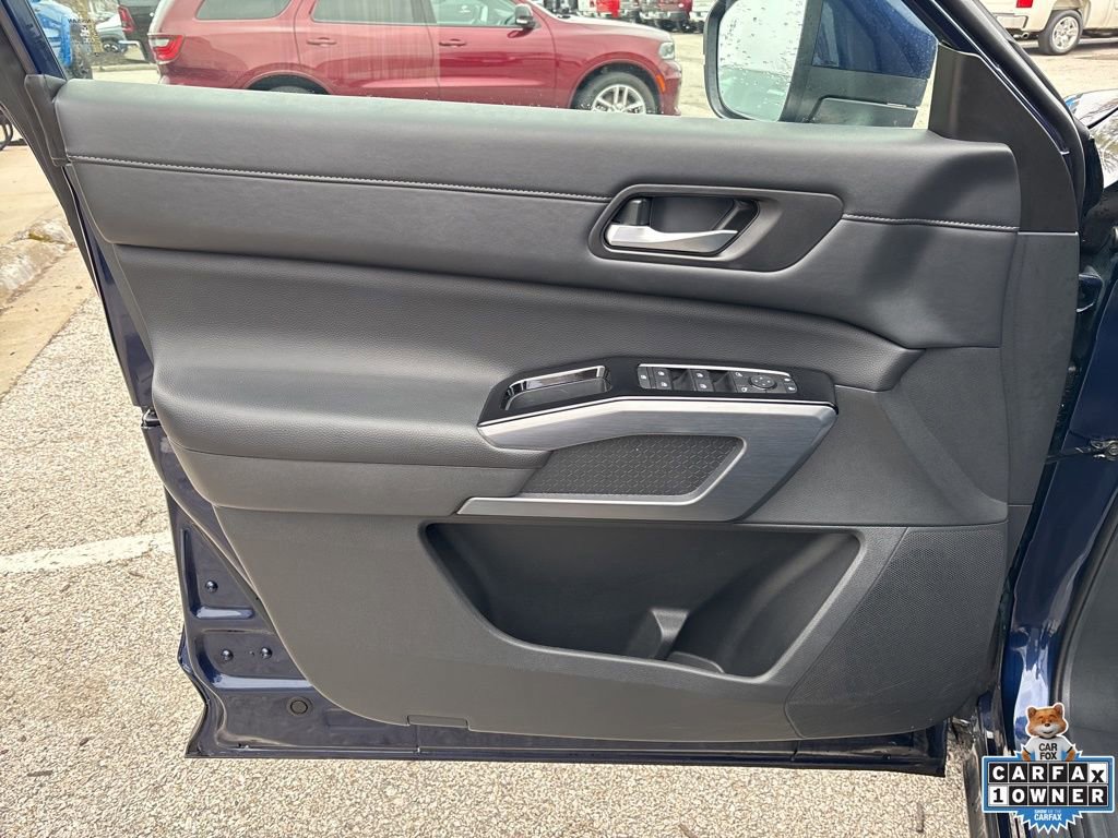 Used 2025 Nissan Pathfinder SL image 61