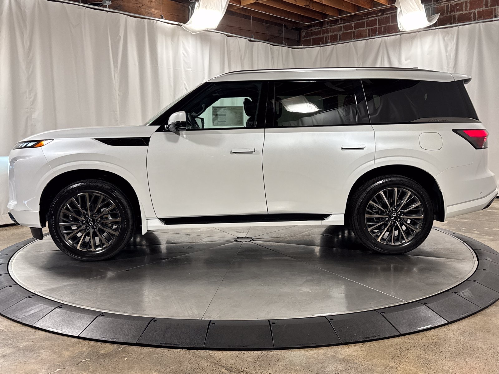 New 2027 INFINITI QX80 Autograph w/ Premium Cargo Package AWD/4WD image 8