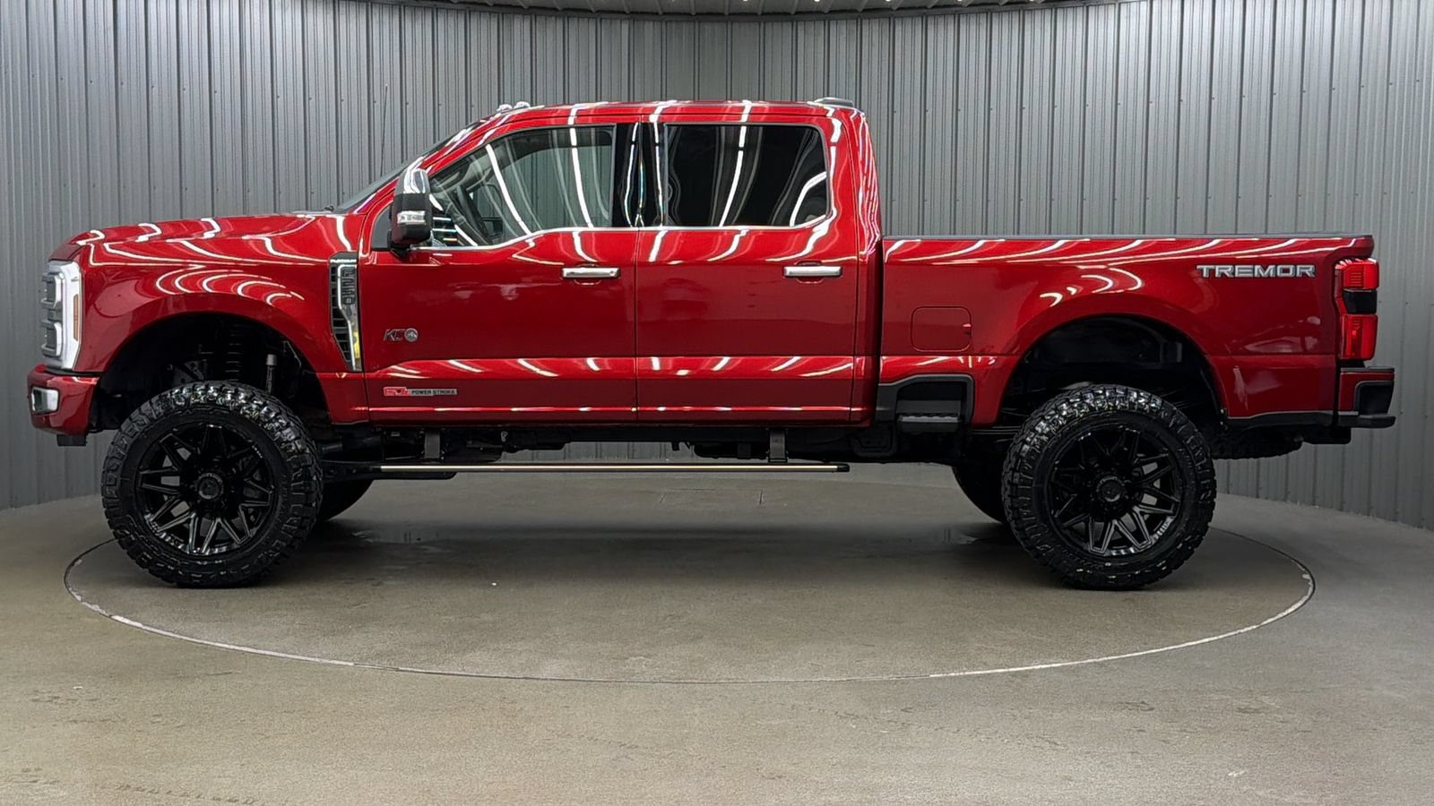 Used 2025 Ford F250 Platinum w/ Platinum Plus Package AWD/4WD image 2