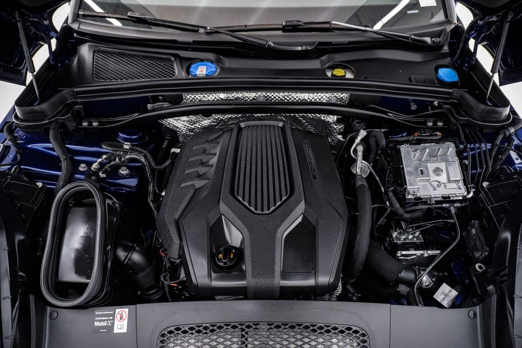 Certified 2025 Porsche Macan image 29