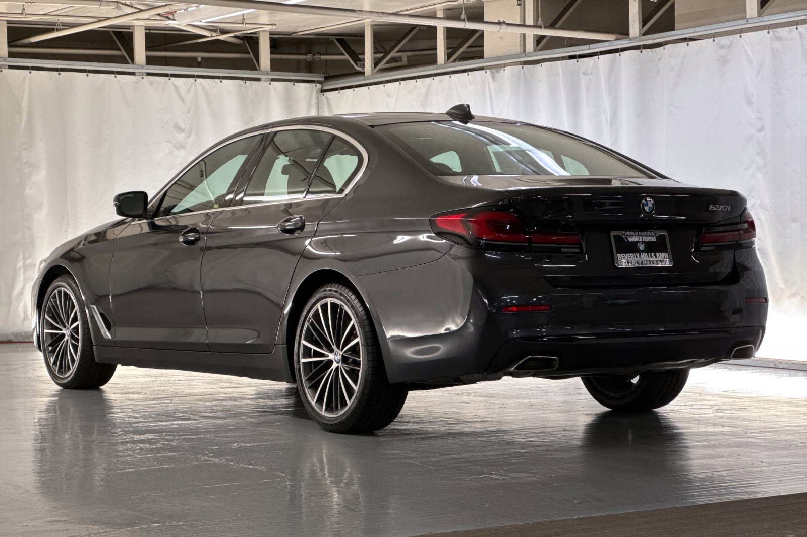 Used 2023 BMW 530i w/ Convenience Package image 3