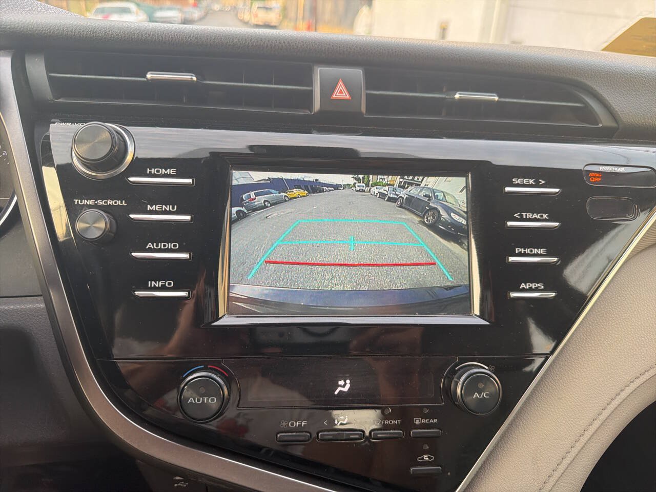 Used 2018 Toyota Camry SE FWD image 15