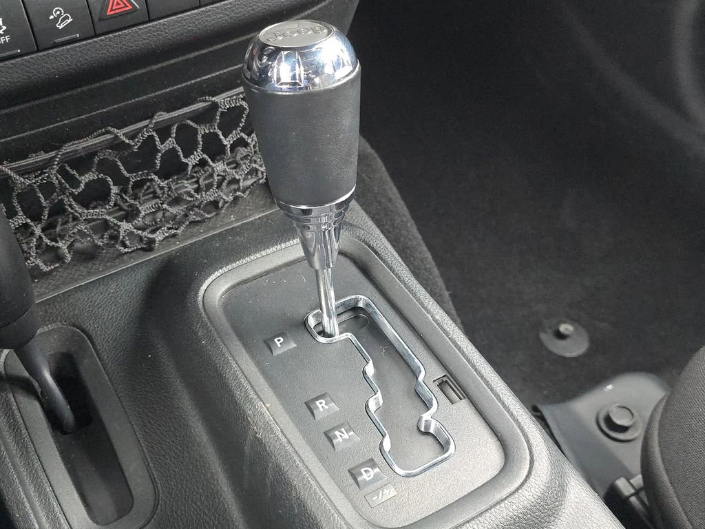 Used 2017 Jeep Wrangler Unlimited Sahara w/ Connectivity Group image 25