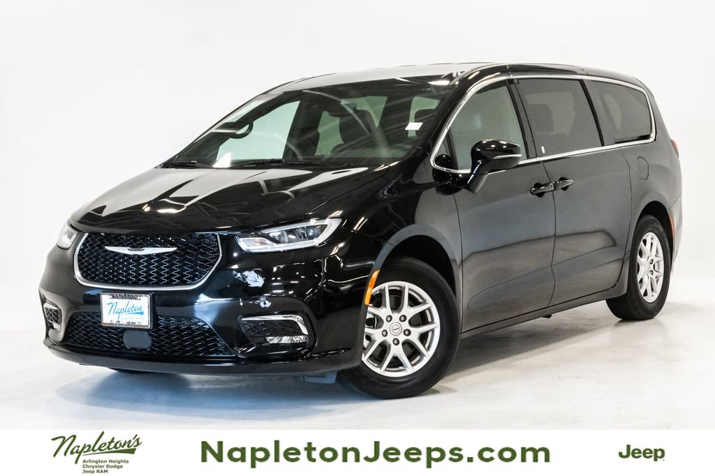 Used 2025 Chrysler Pacifica Select