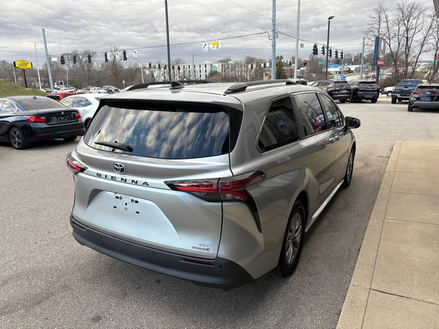 Used 2022 Toyota Sienna XLE image 7